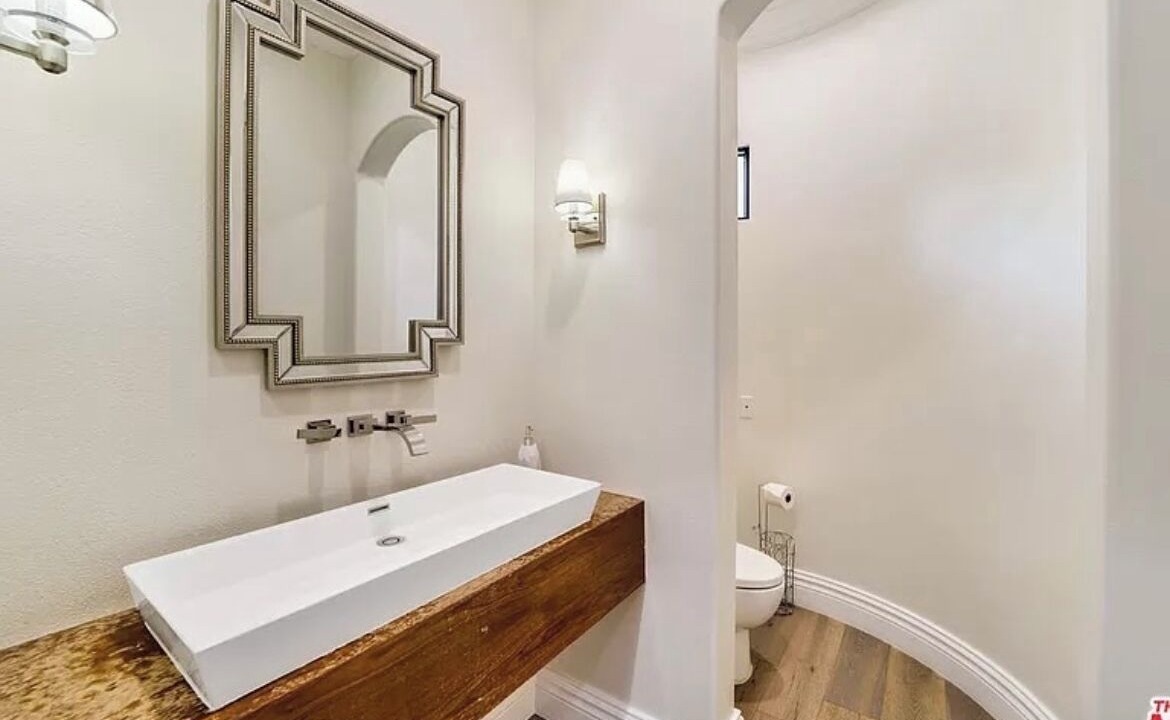 Photo of Bathroom in Los Angeles