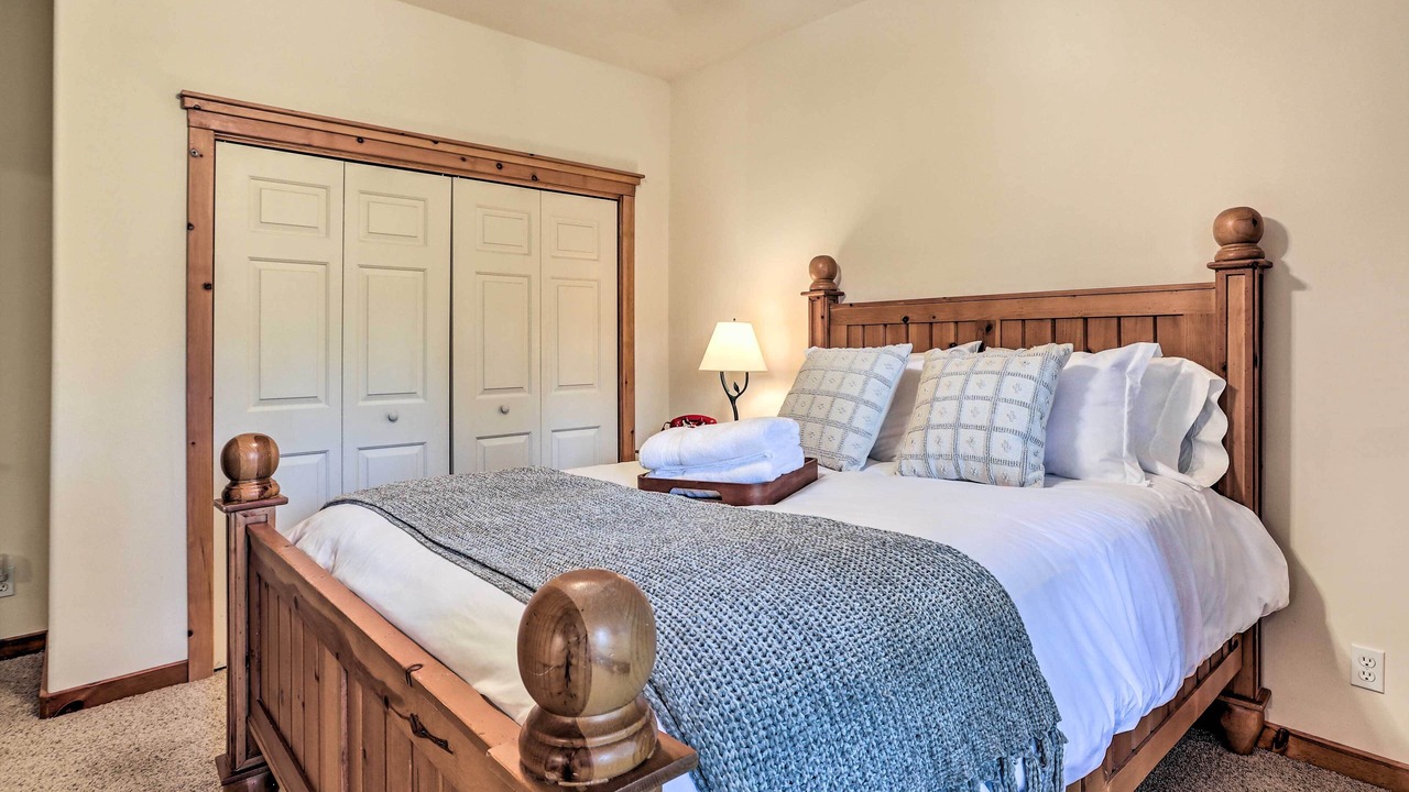 Photo of Bedroom in Lake Arrowhead