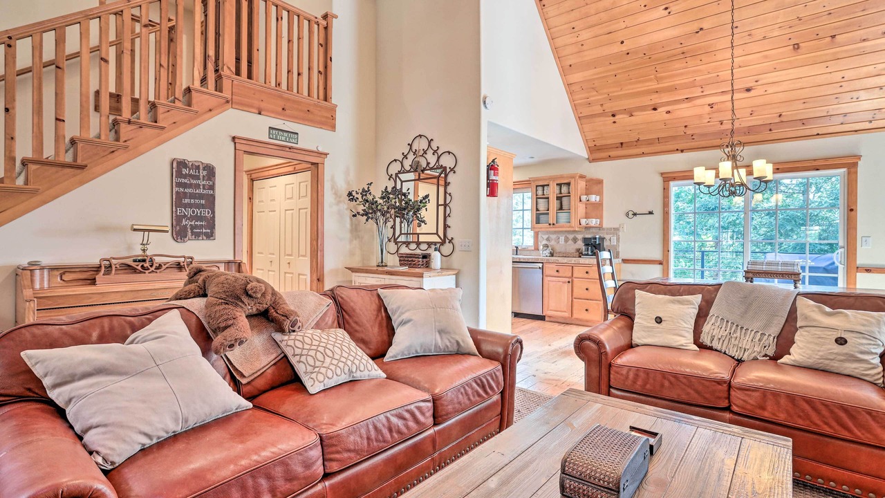 Photo of Livingroom in Lake Arrowhead