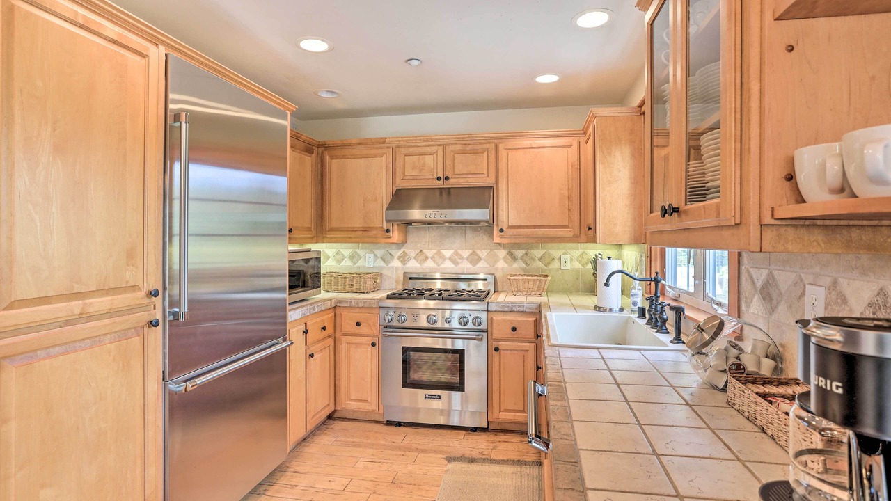 Photo of Kitchen in Lake Arrowhead