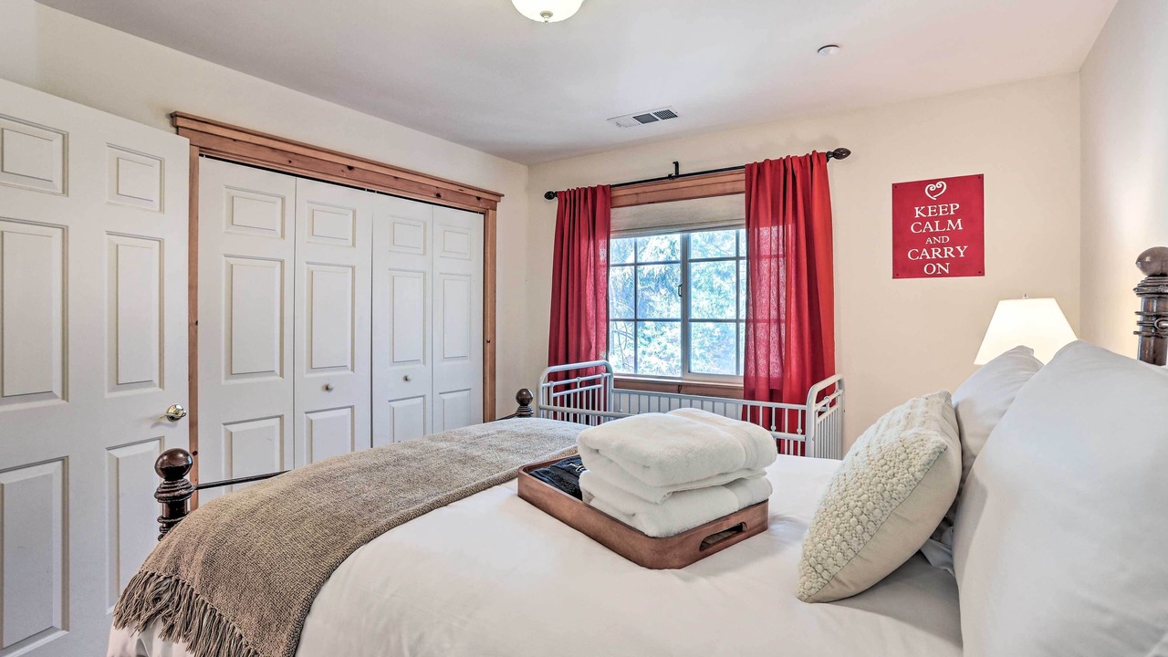 Photo of Bedroom in Lake Arrowhead