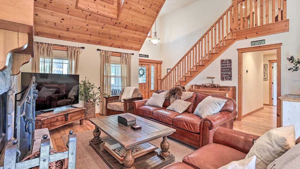 Photo of Livingroom in Lake Arrowhead
