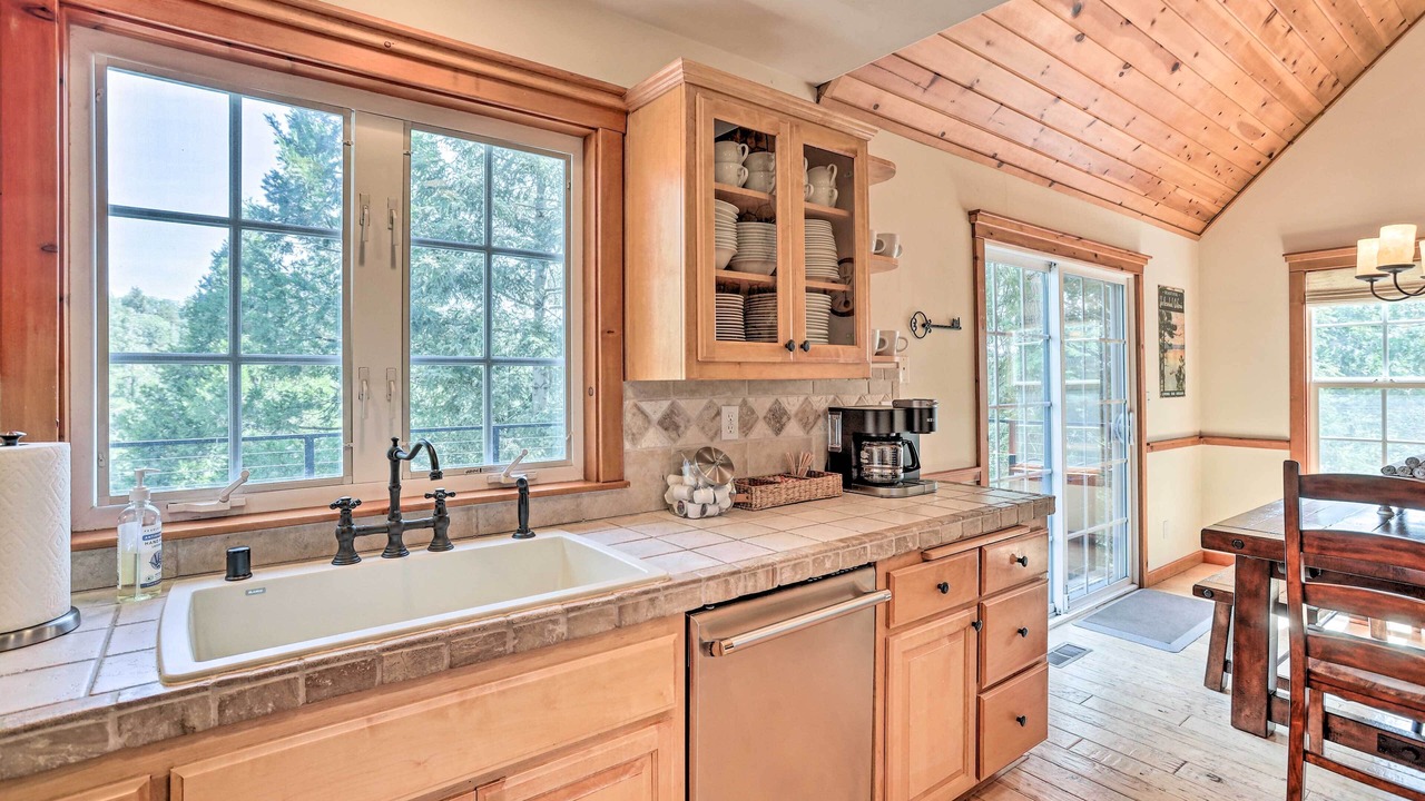 Photo of Kitchen in Lake Arrowhead