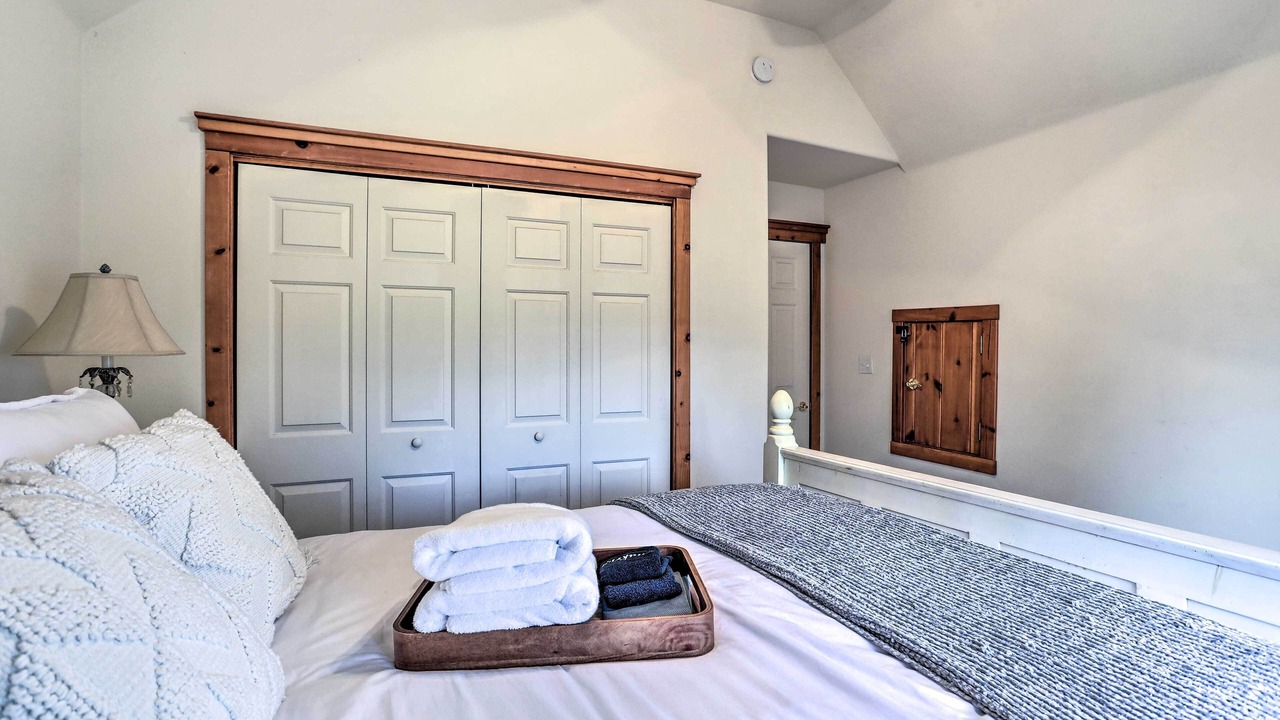 Photo of Bedroom in Lake Arrowhead