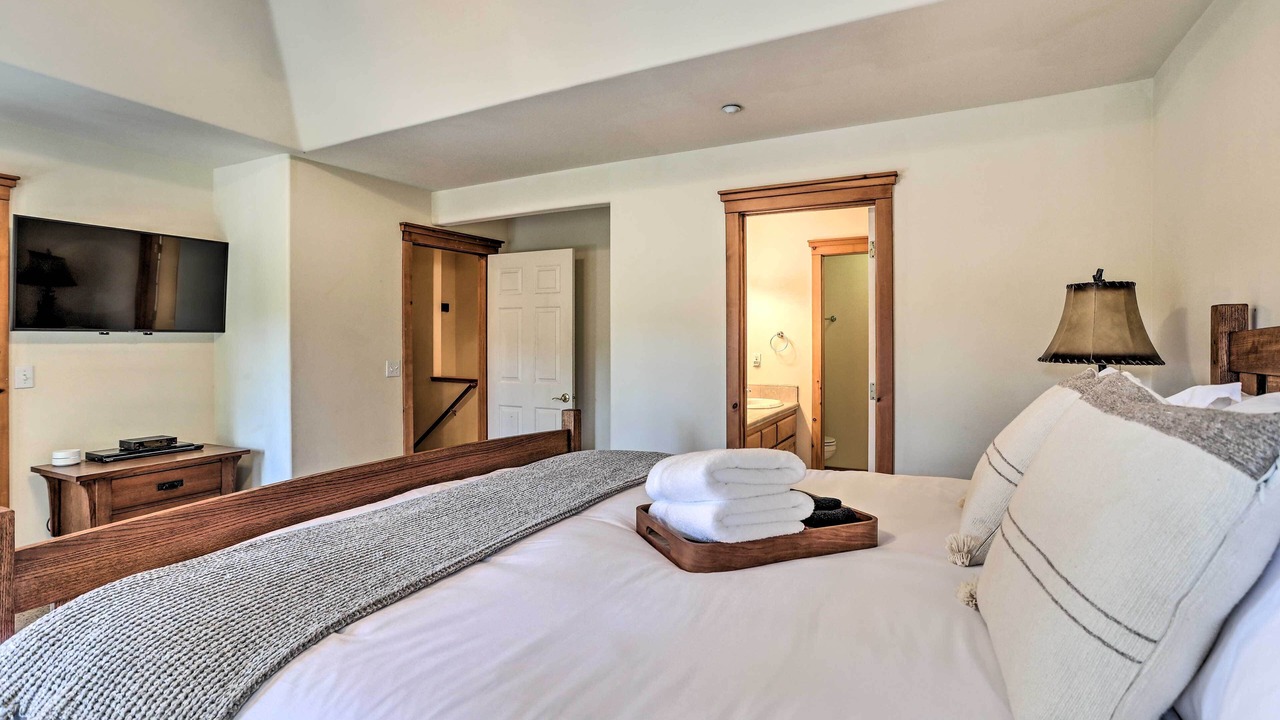 Photo of Bedroom in Lake Arrowhead