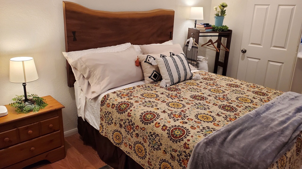 Photo of Bedroom in Twin Peaks