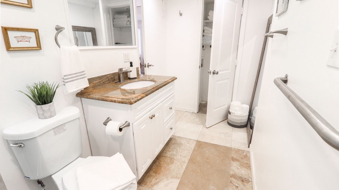 Photo of Bathroom in Gardena