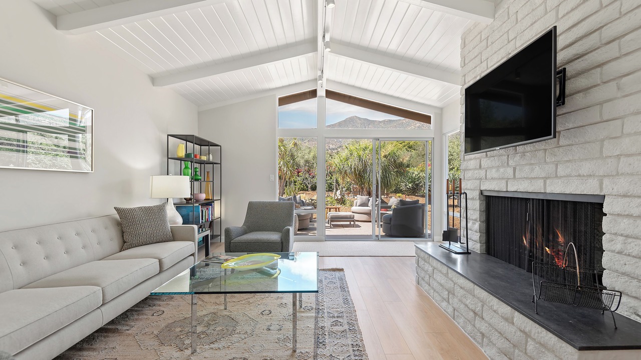 Photo of Livingroom in Golden Quadrangle
