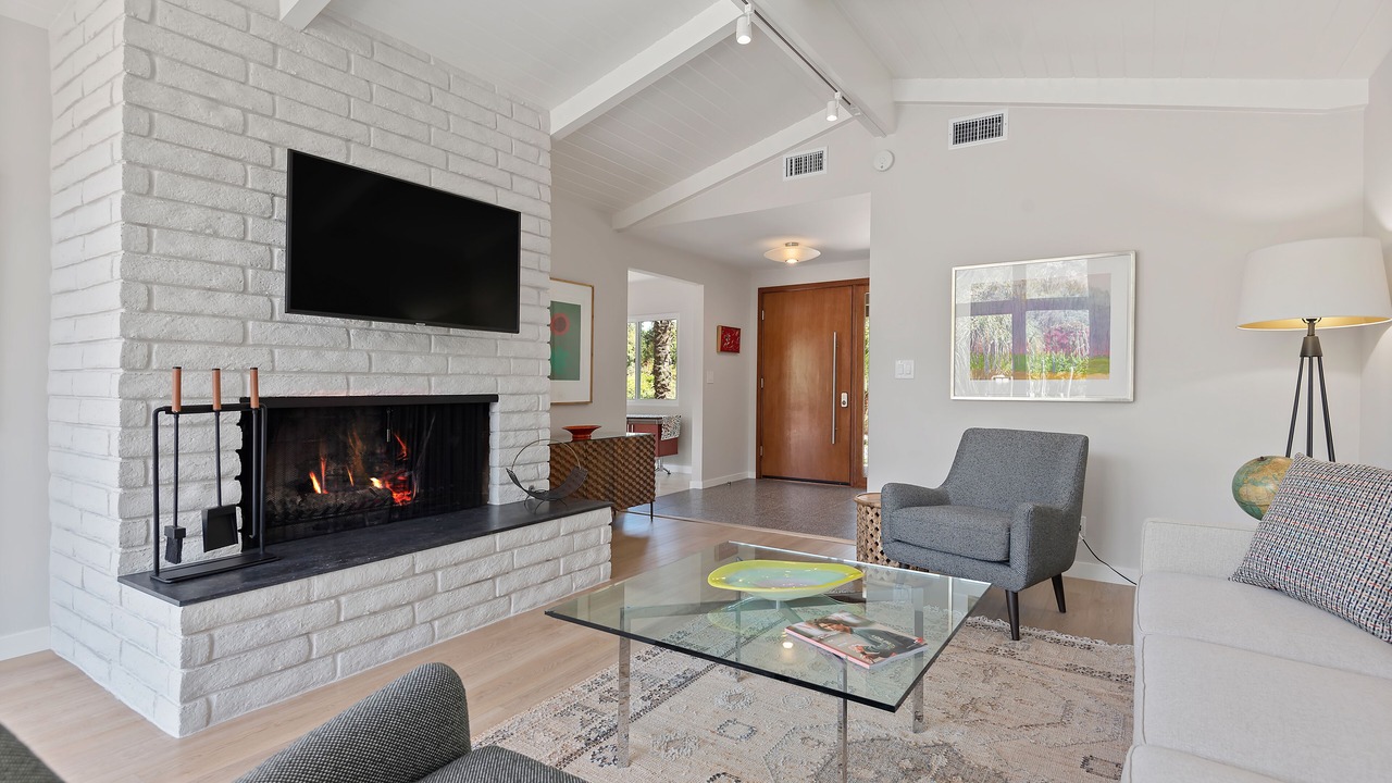 Photo of Livingroom in Golden Quadrangle