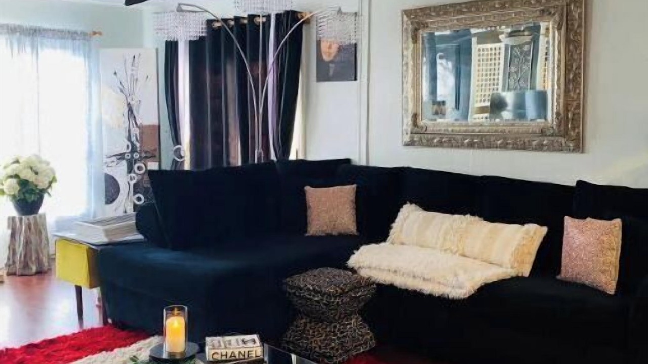 Photo of Livingroom in Canoga Park