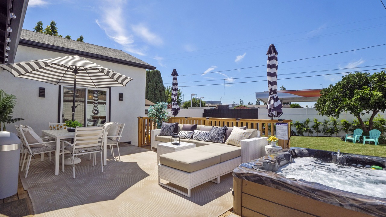 Photo of Outdoor in Panorama City