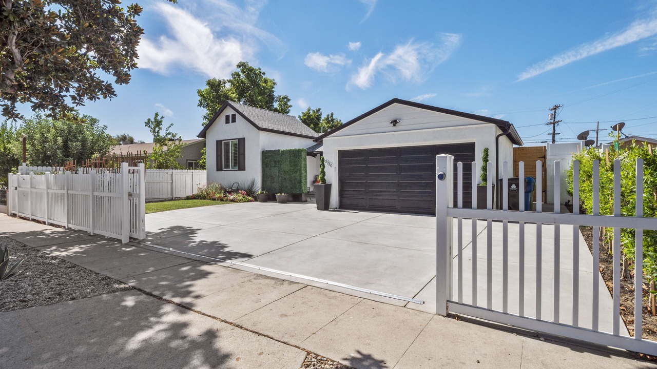 Photo of Outdoor in Panorama City