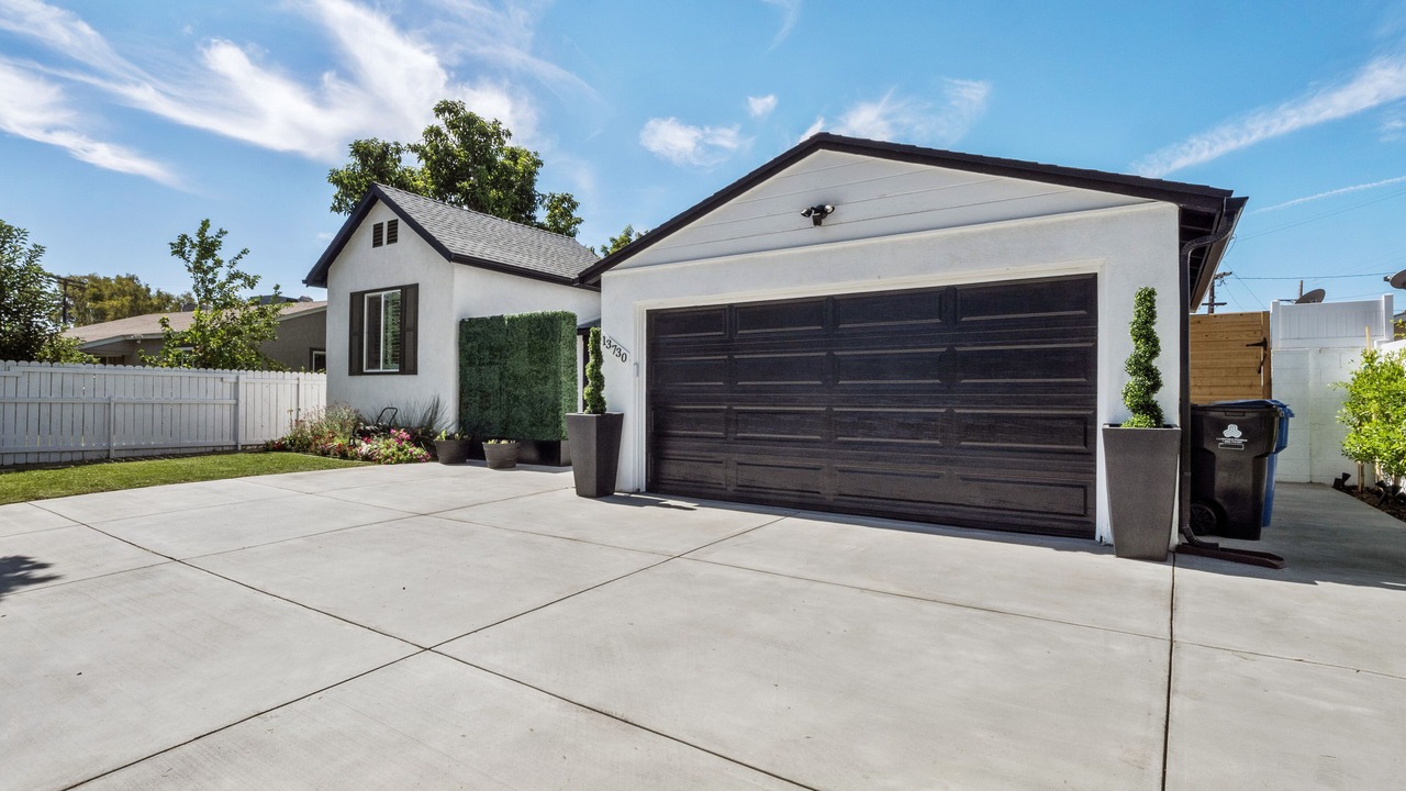 Photo of Outdoor in Panorama City
