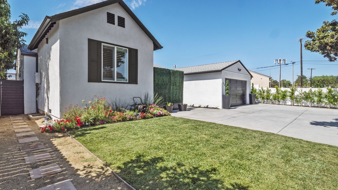 Photo of Outdoor in Panorama City