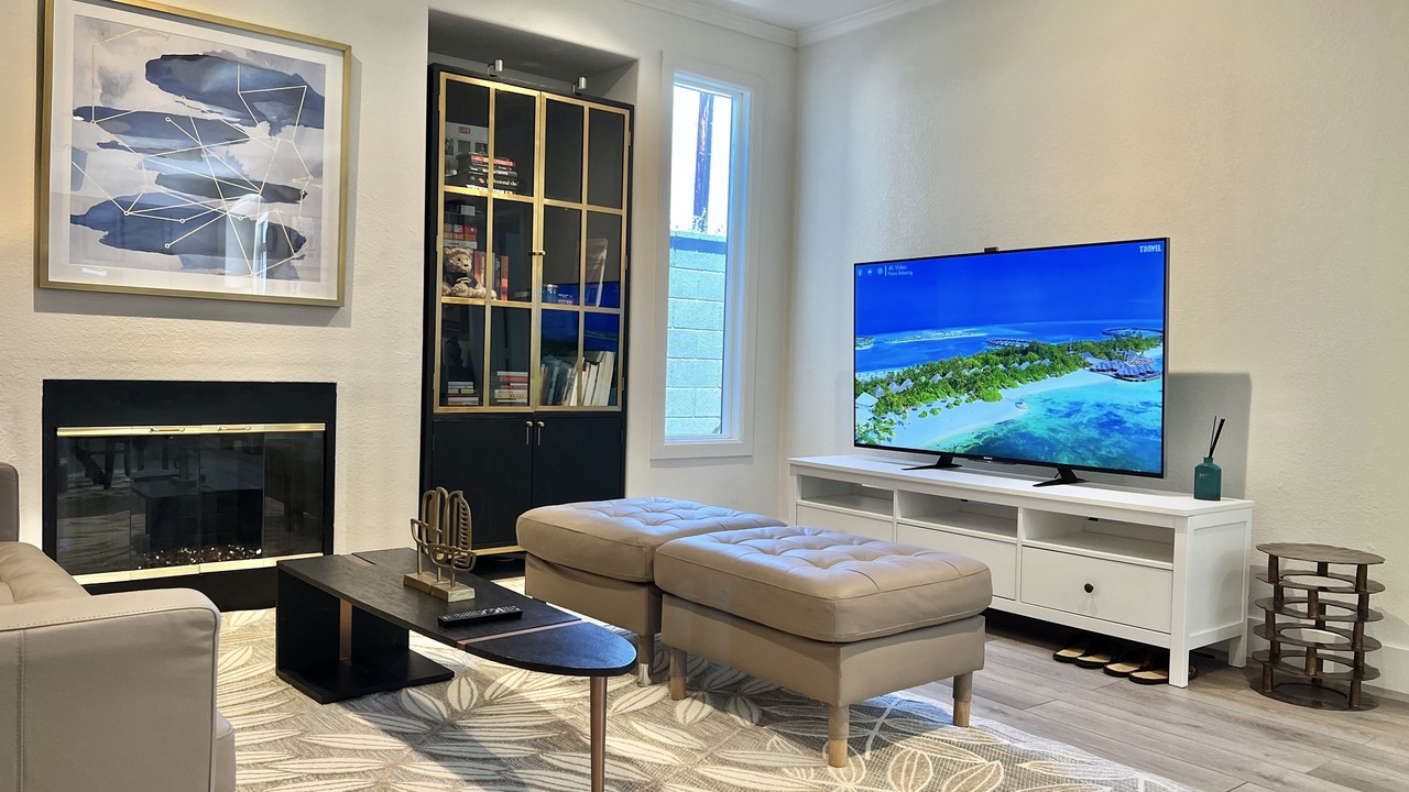 Photo of Livingroom in Midway City