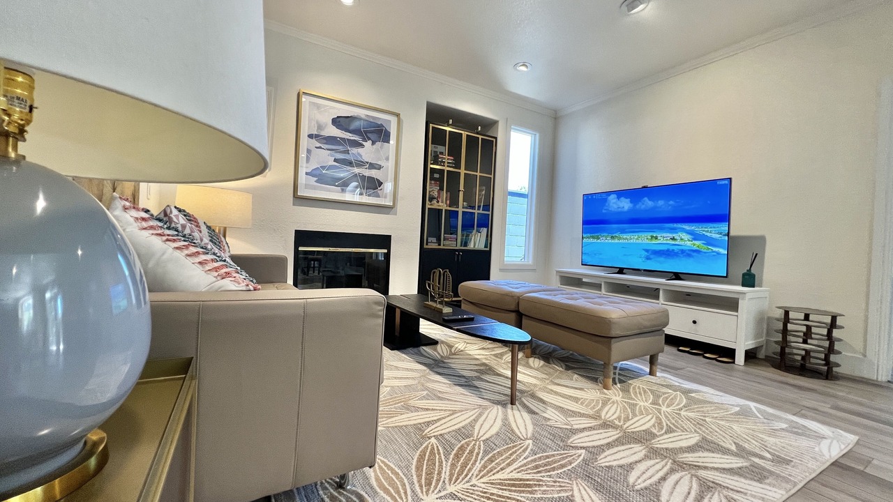 Photo of Livingroom in Midway City