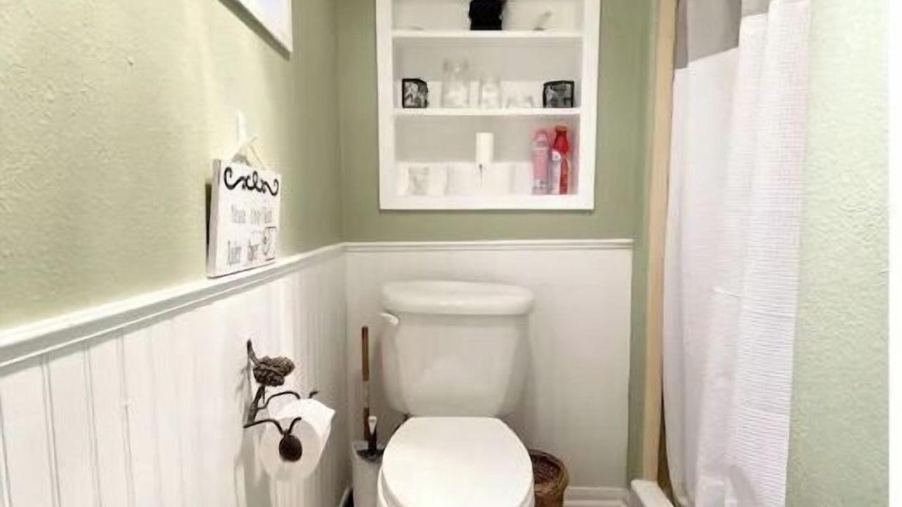 Photo of Bathroom in Green Valley Lake