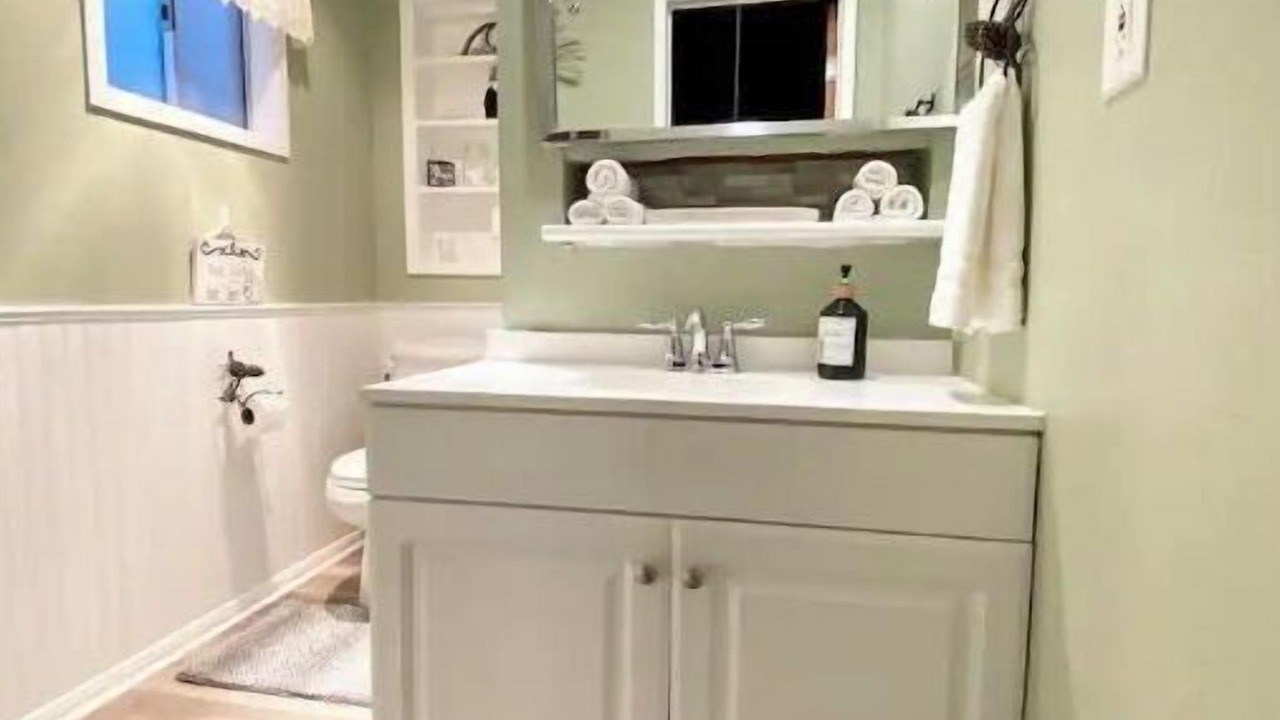 Photo of Bathroom in Green Valley Lake