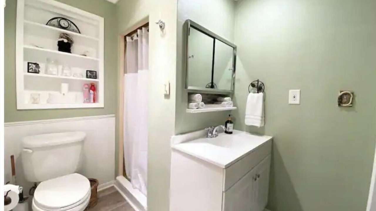 Photo of Bathroom in Green Valley Lake