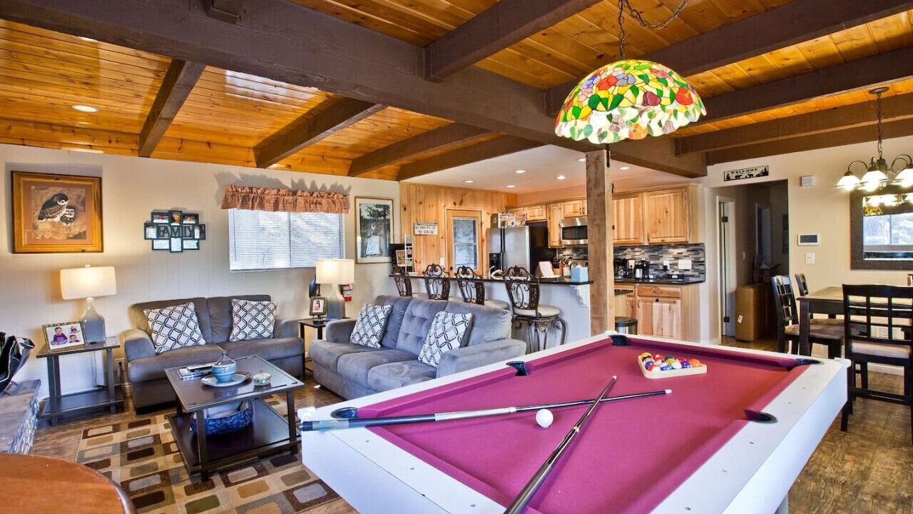 Photo of Livingroom in Blue Jay