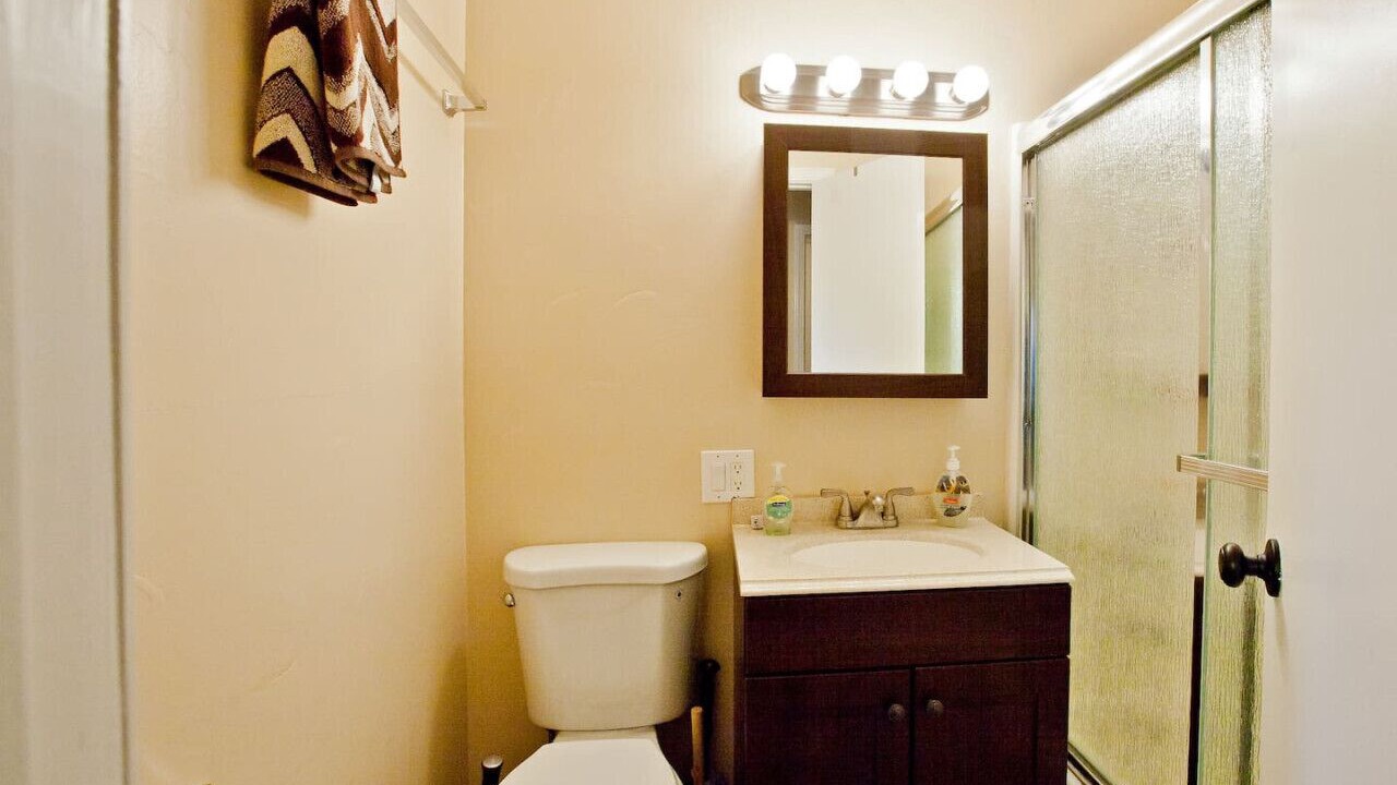 Photo of Bathroom in Blue Jay