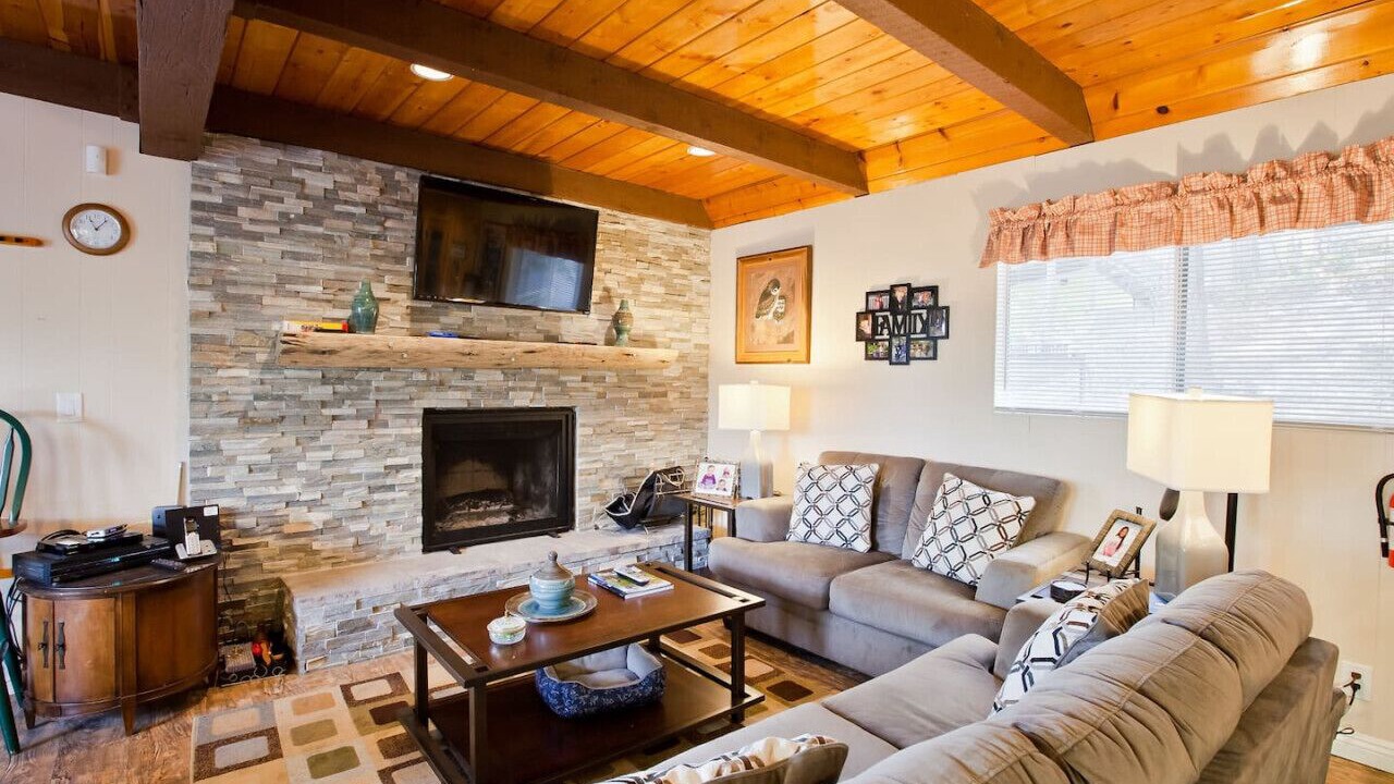 Photo of Livingroom in Blue Jay