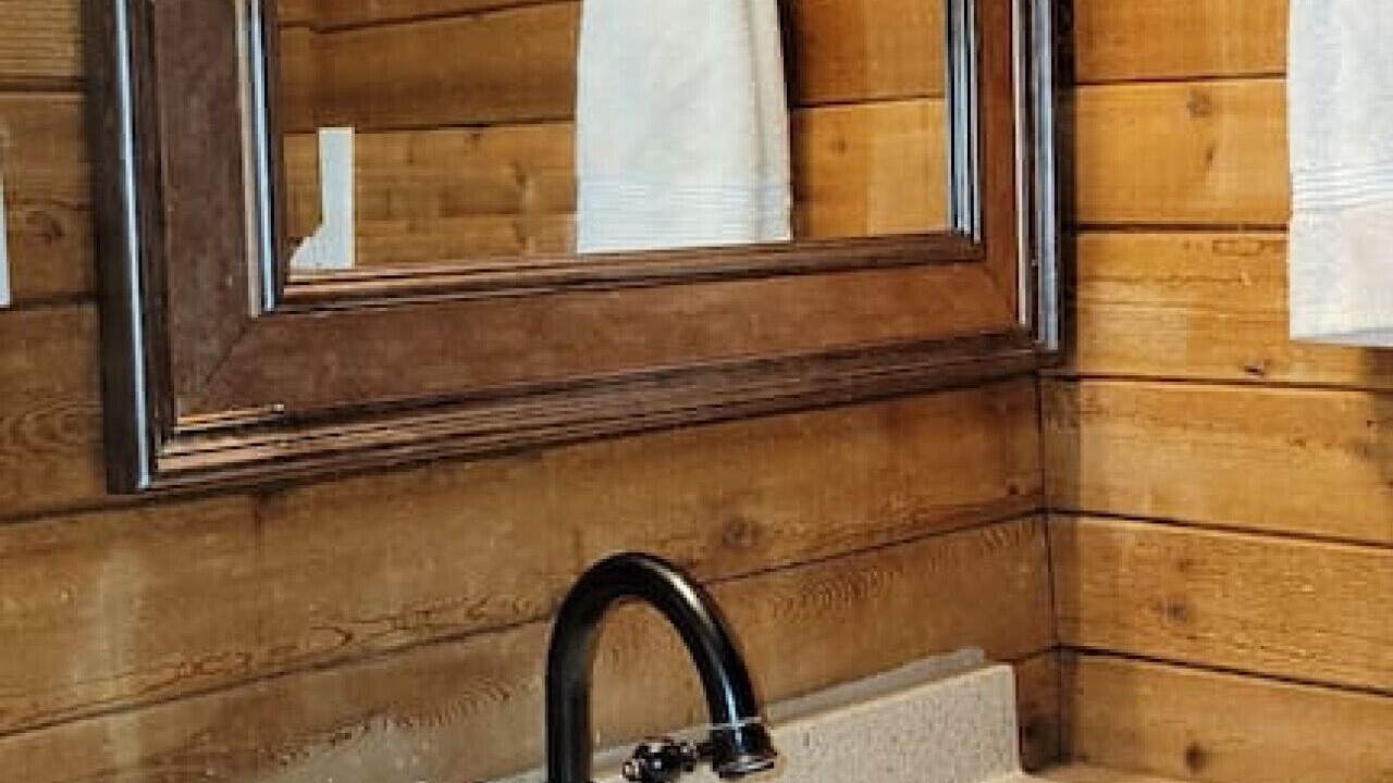 Photo of Bathroom in Blue Jay