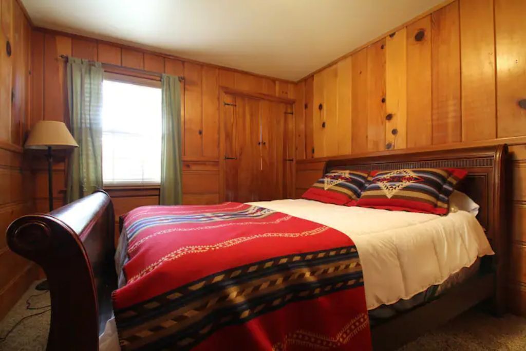 Photo of Bedroom in Idyllwild