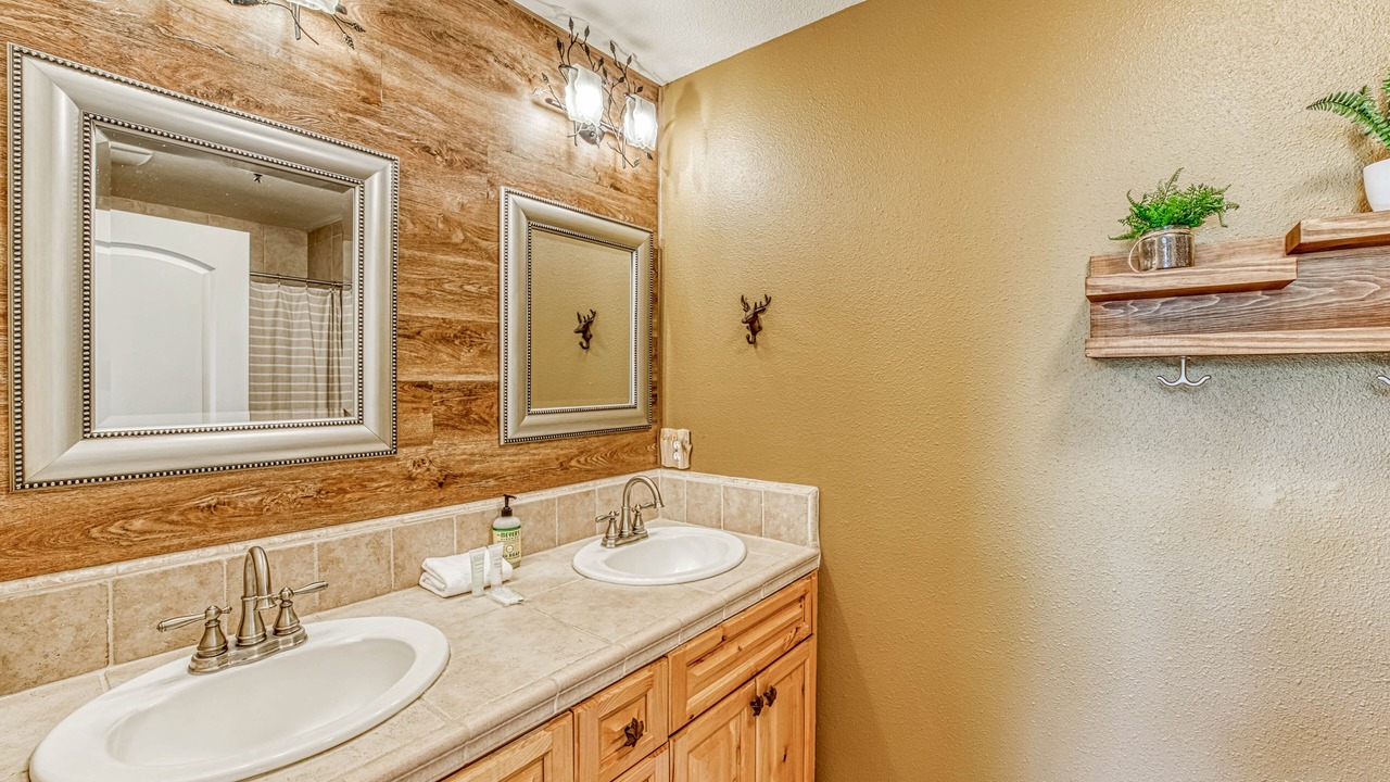 Photo of Bathroom in Mariposa