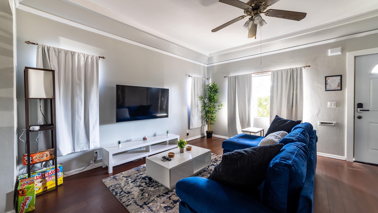 Photo of Livingroom in Hellman Street