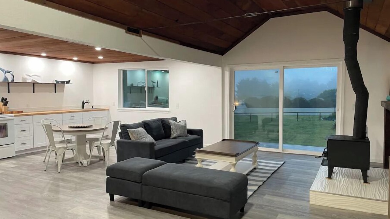 Photo of Livingroom in Smith River