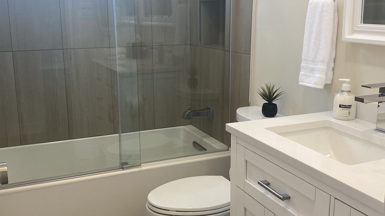 Photo of Bathroom in Peninsula