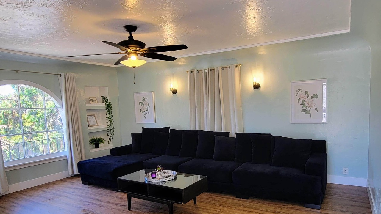 Photo of Livingroom in South Wrigley