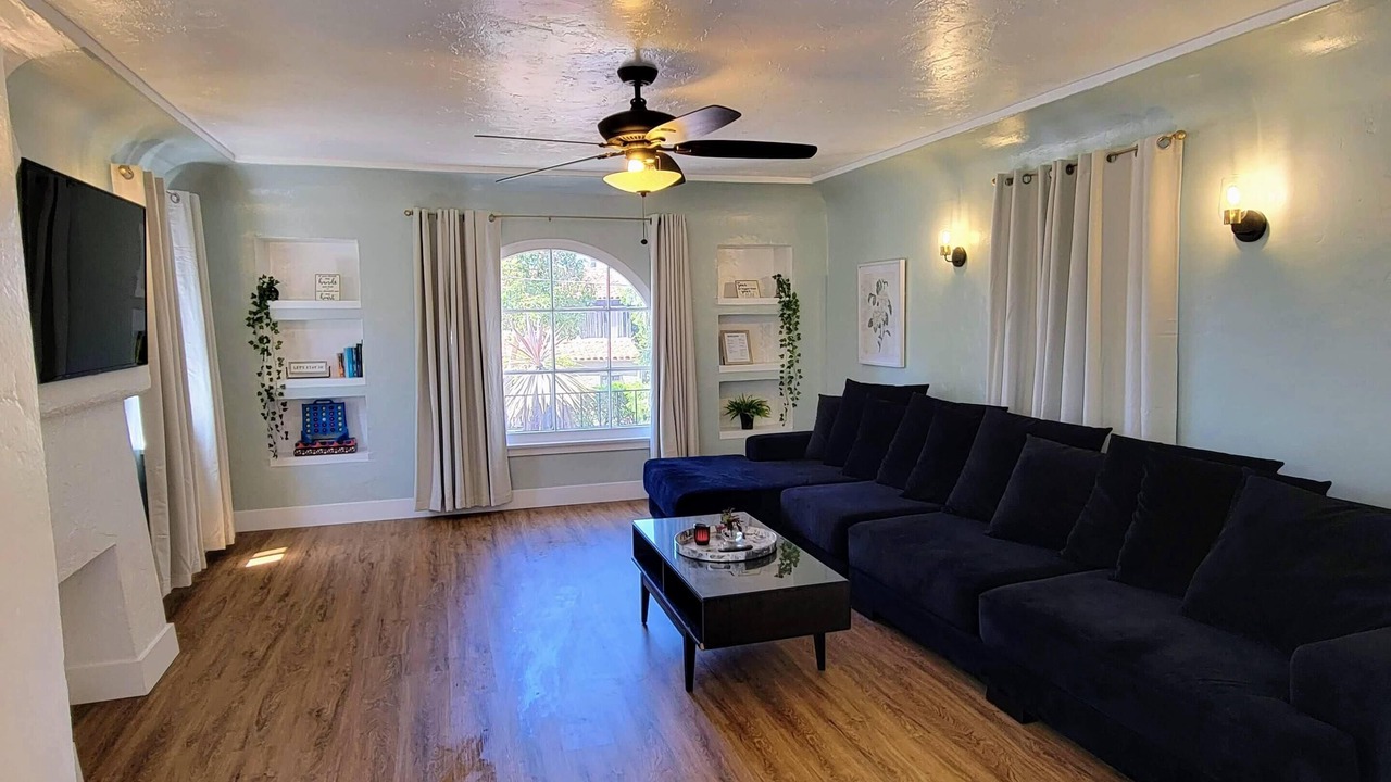 Photo of Livingroom in South Wrigley