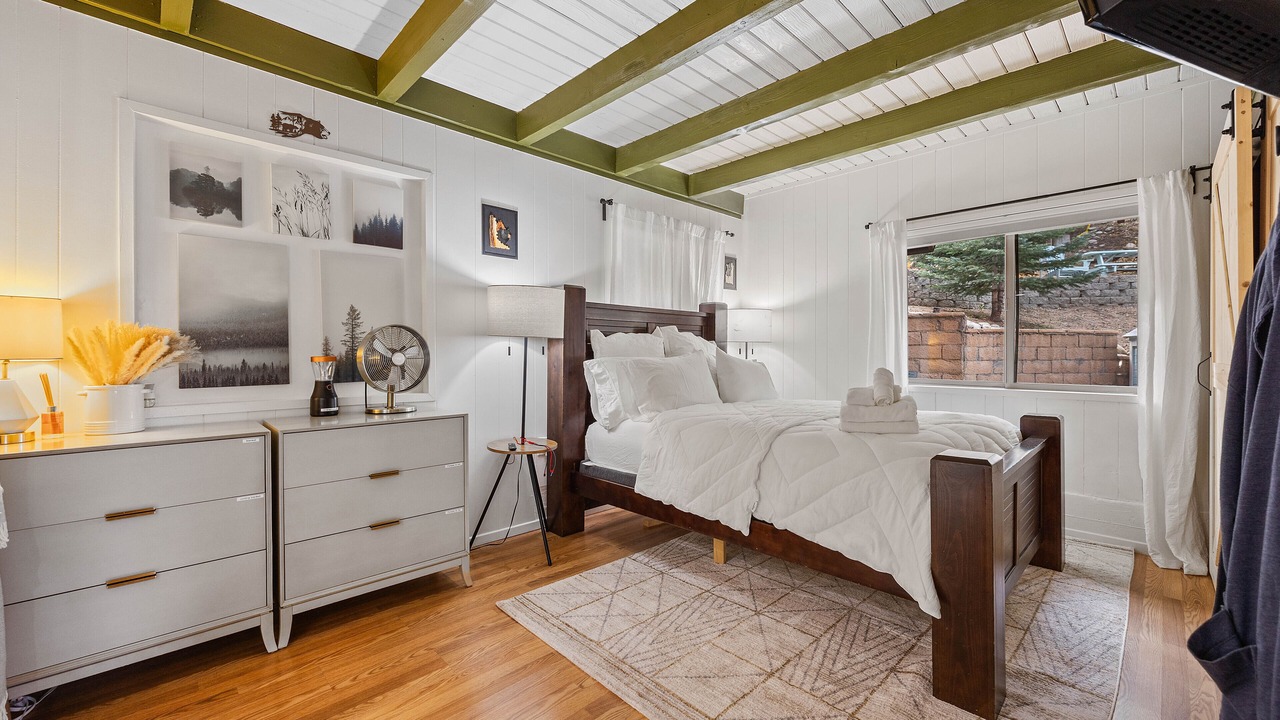 Photo of Bedroom in Running Springs