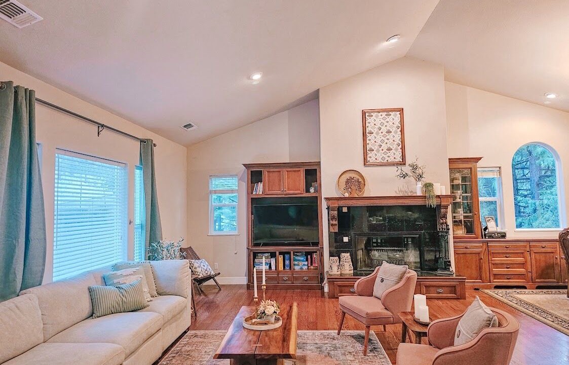 Photo of Livingroom in Fish Camp