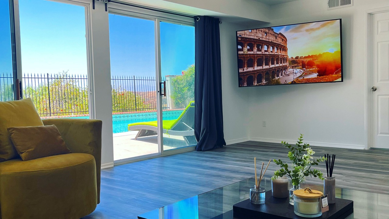 Photo of Livingroom in Newhall
