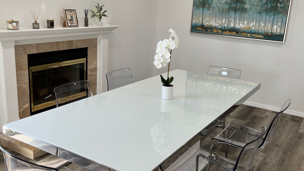 Photo of Livingroom in Newhall