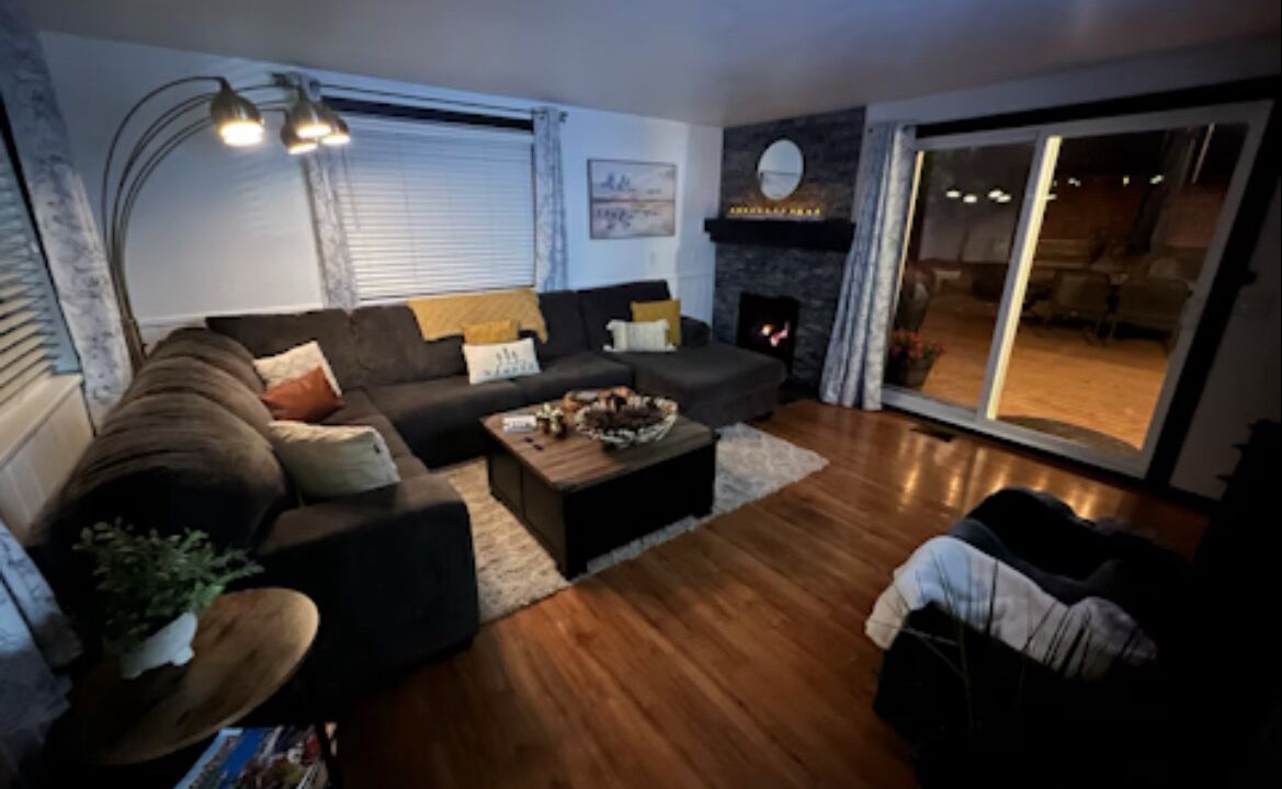 Photo of Livingroom in Arrowhead Villas