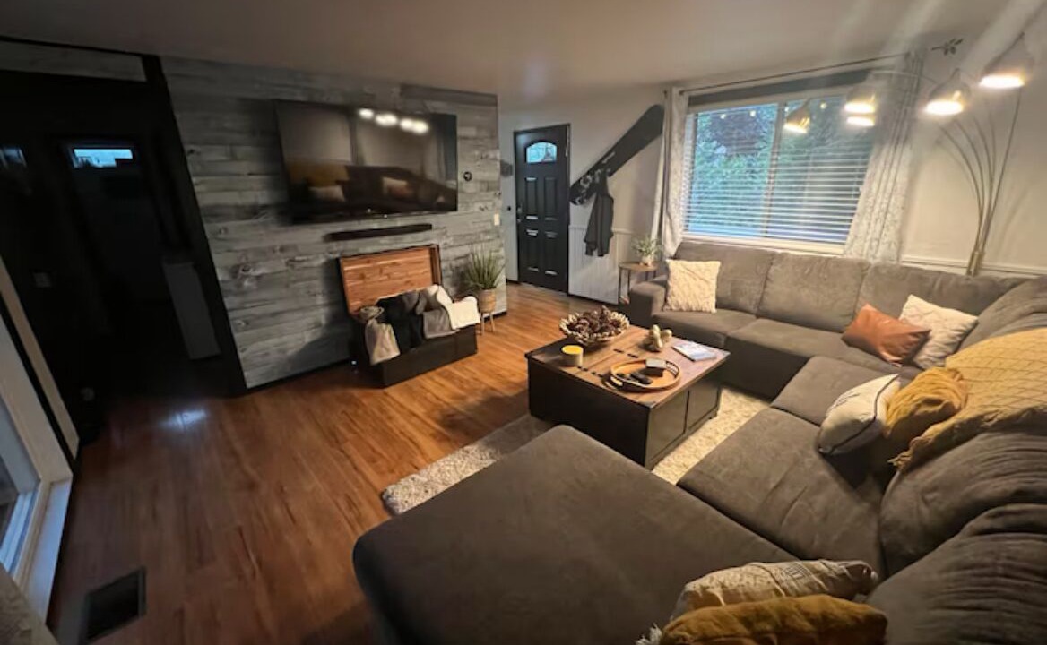 Photo of Livingroom in Arrowhead Villas