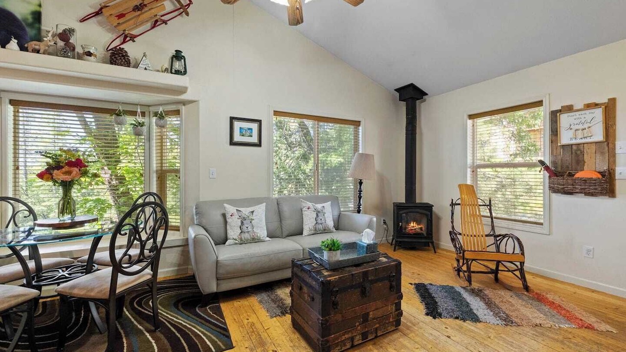 Photo of Livingroom in Tuolumne