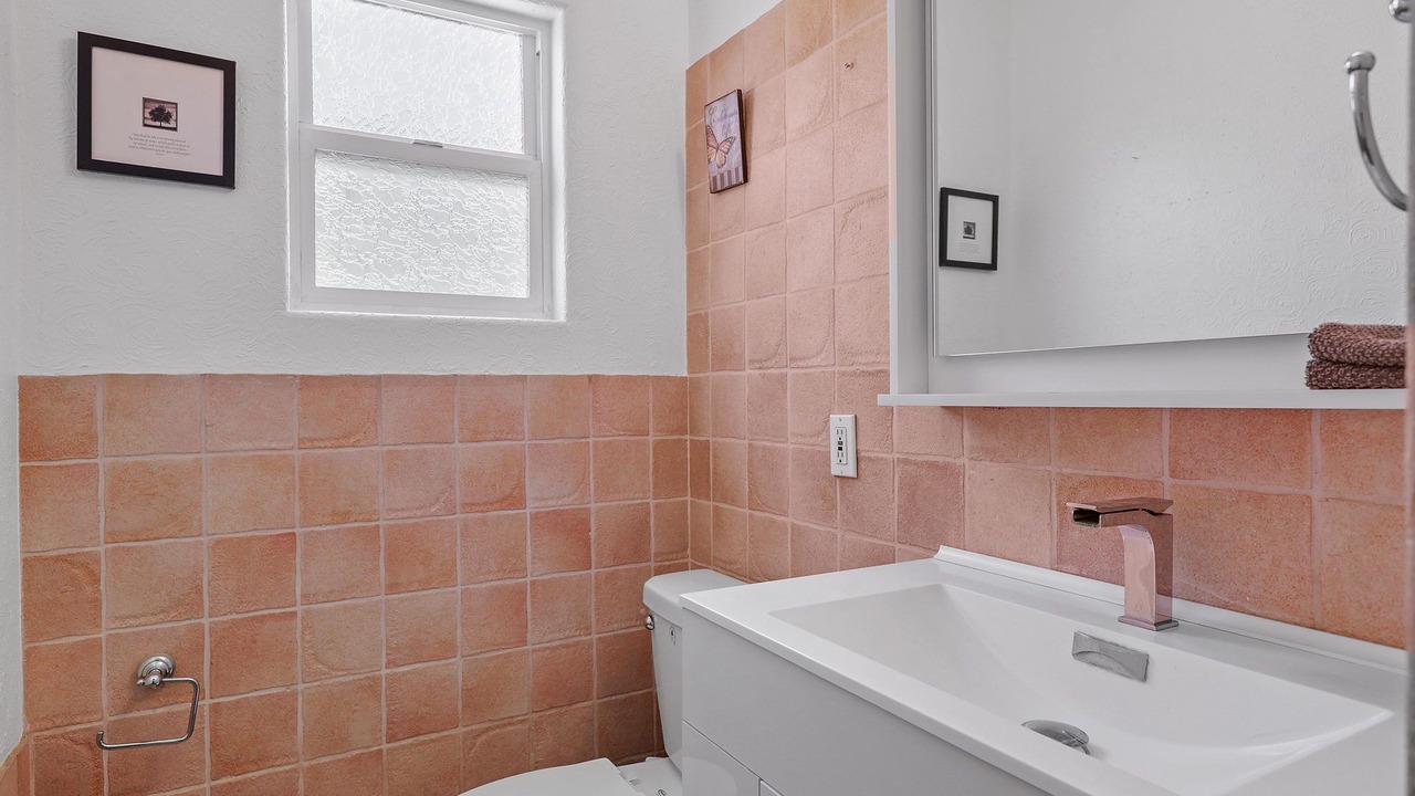 Photo of Bathroom in San Fernando