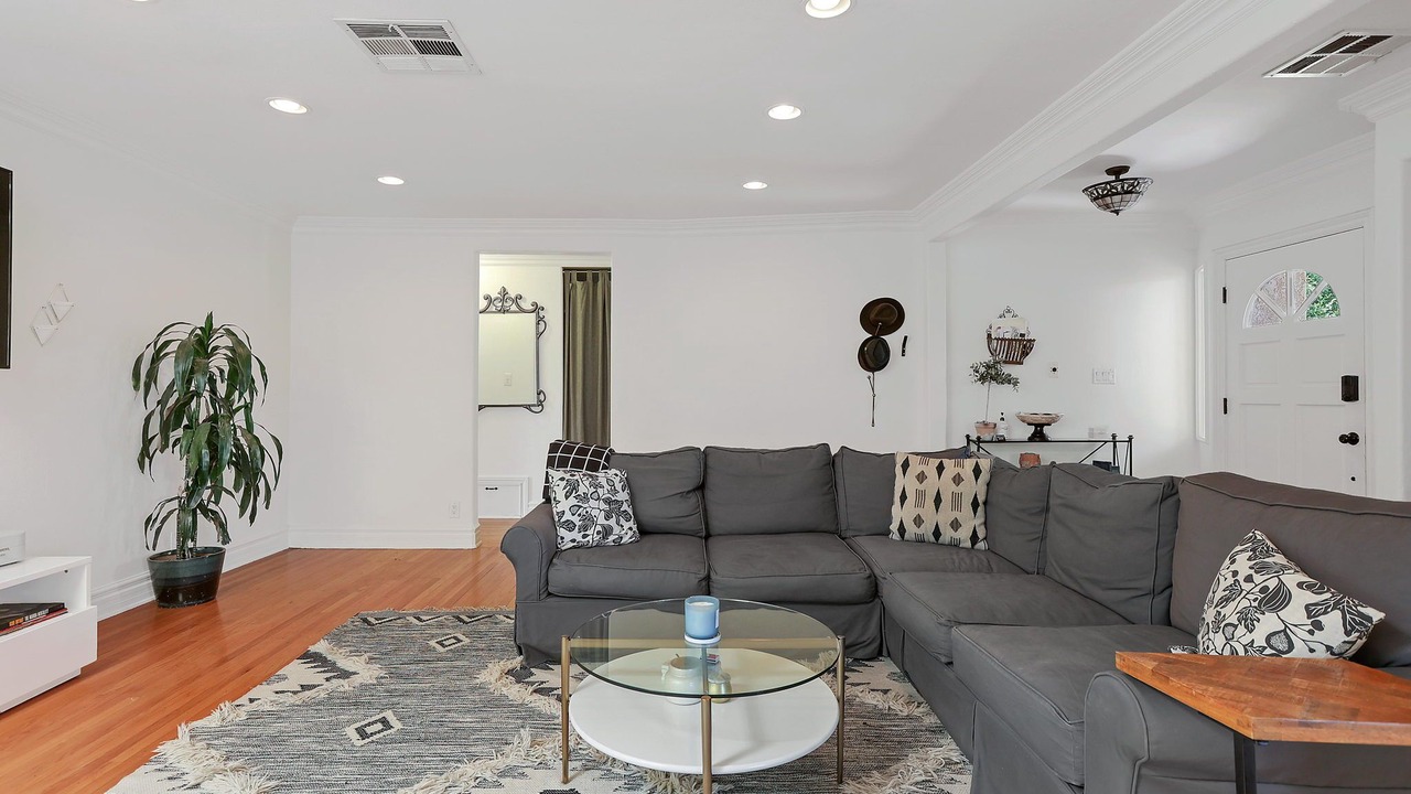 Photo of Livingroom in San Fernando