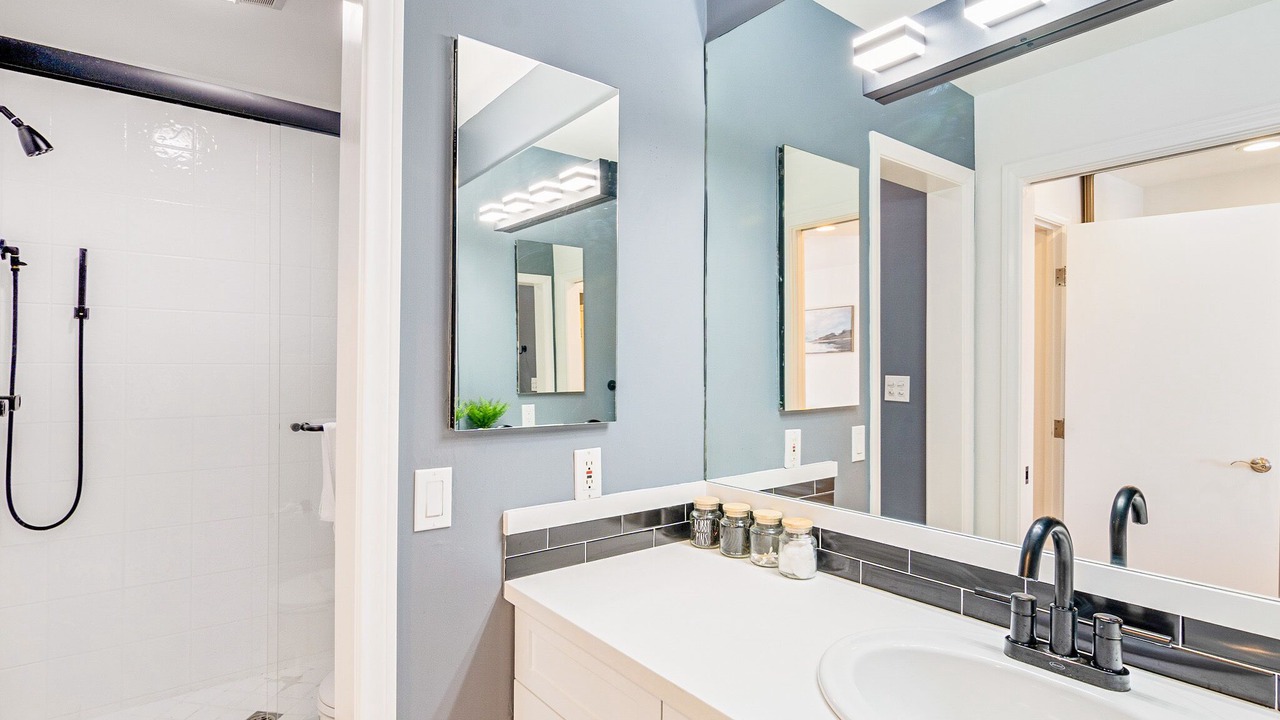 Photo of Bathroom in Eastern Malibu