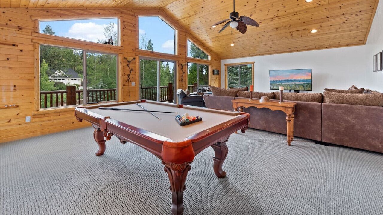 Photo of Livingroom in Castle Glen Estates