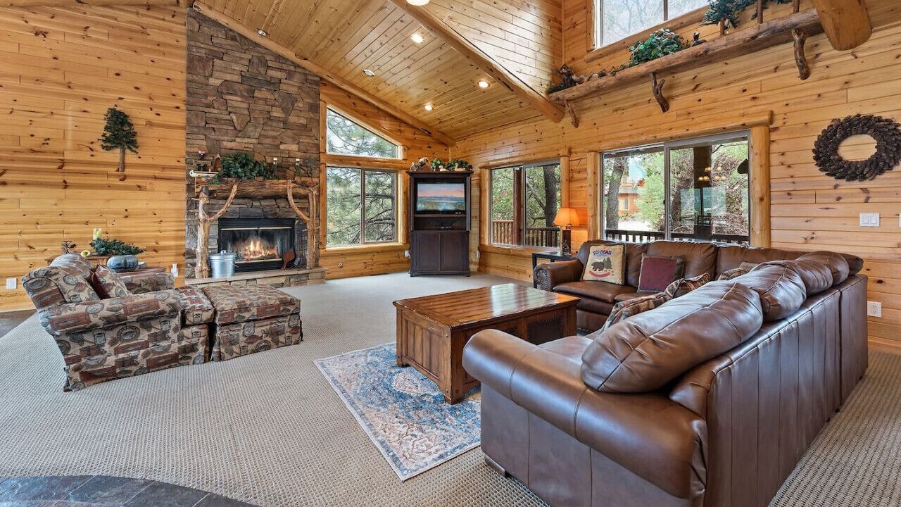 Photo of Livingroom in Castle Glen Estates