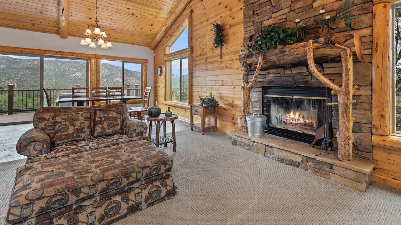 Photo of Livingroom in Castle Glen Estates
