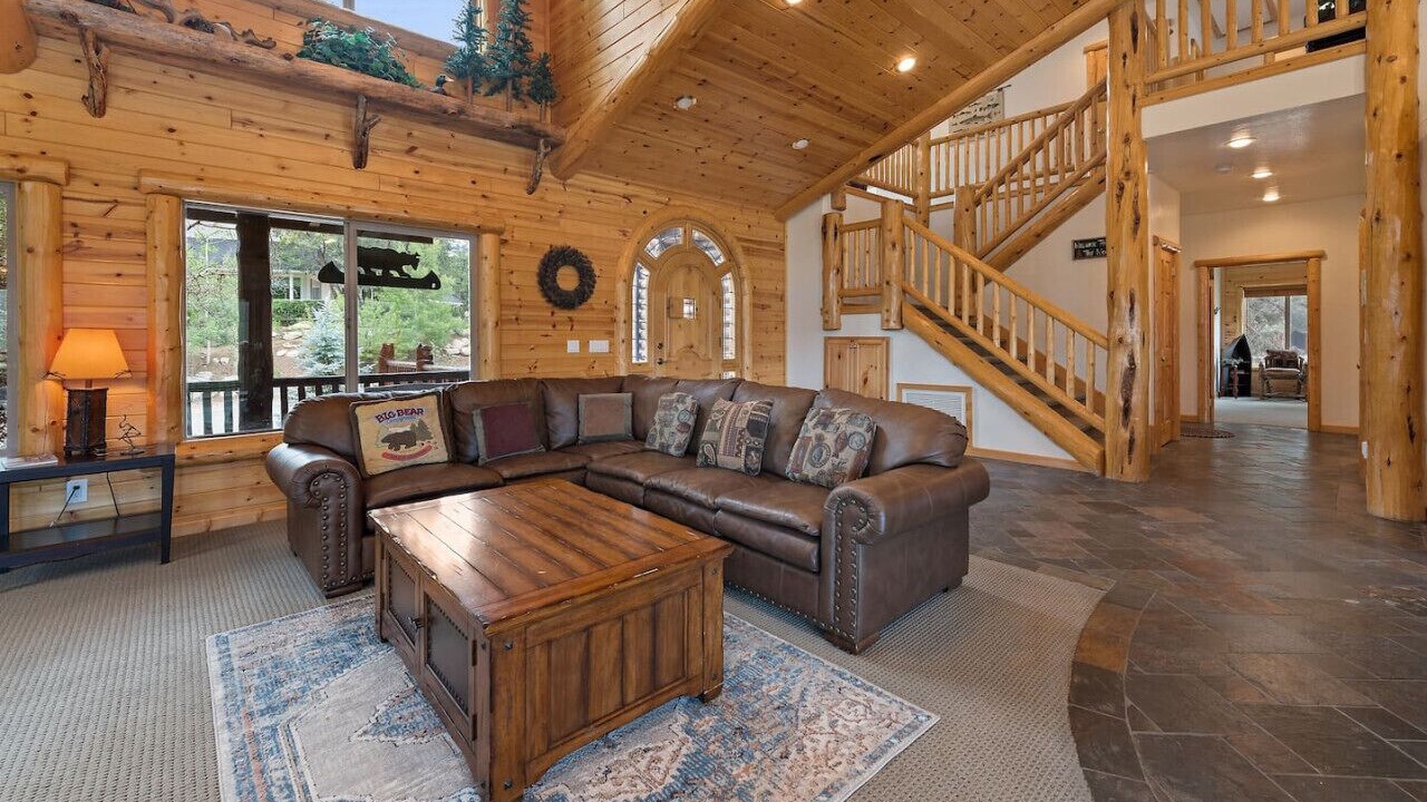 Photo of Livingroom in Castle Glen Estates