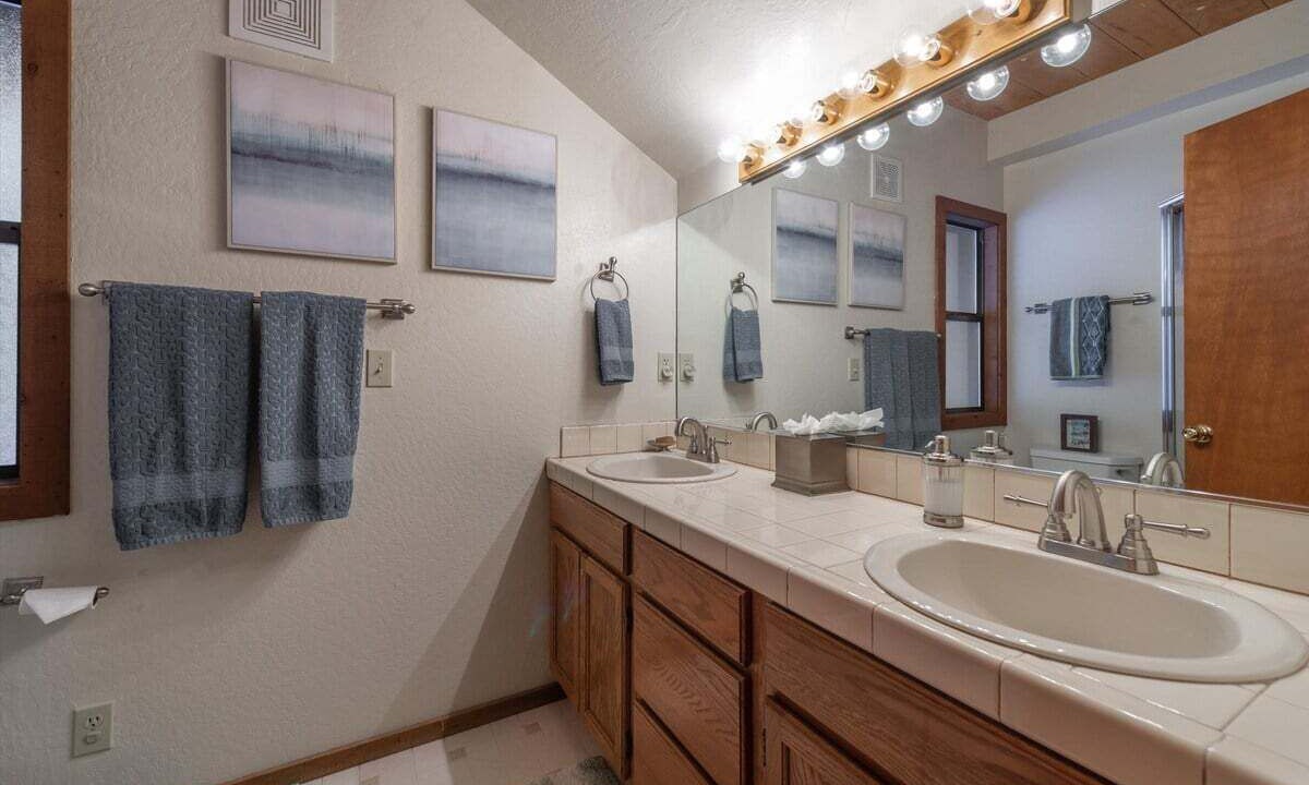 Photo of Bathroom in Kingswood Estates