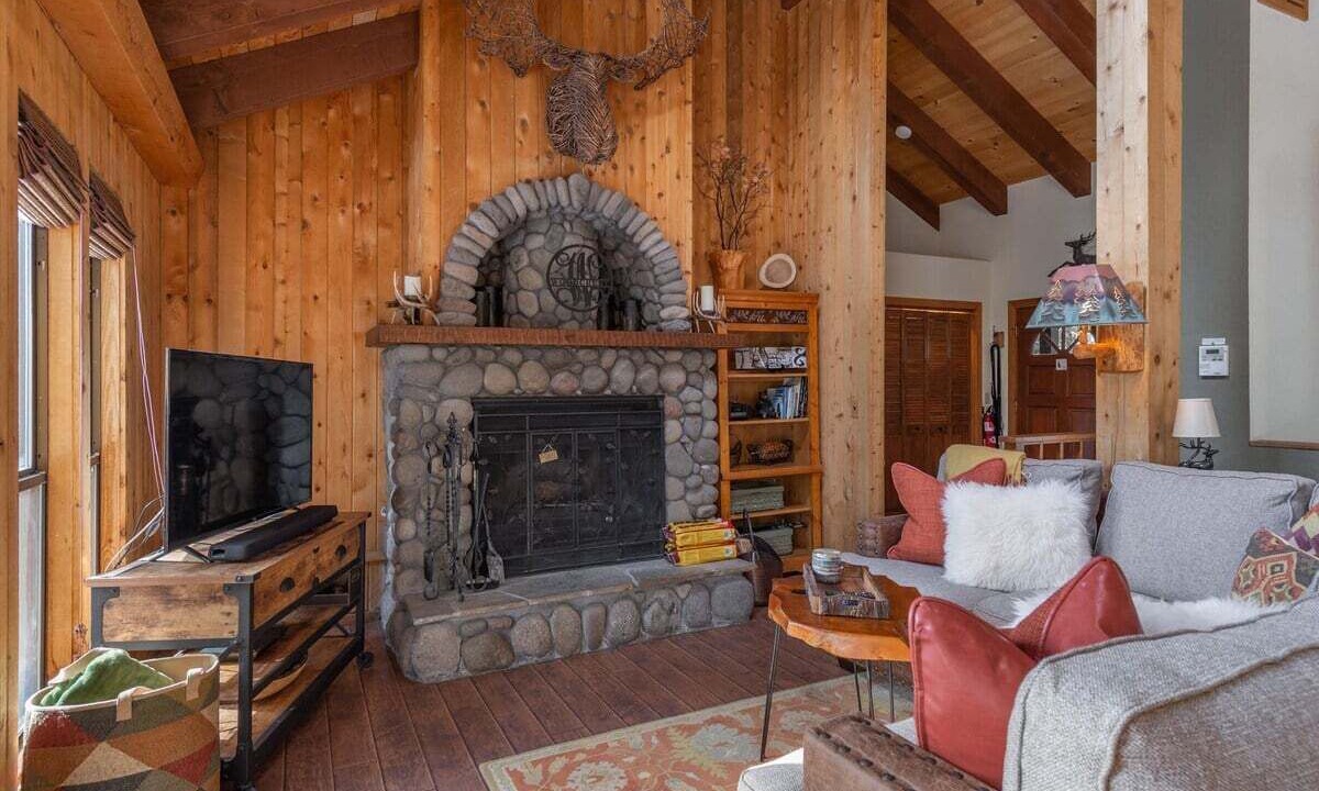 Photo of Livingroom in Kingswood Estates